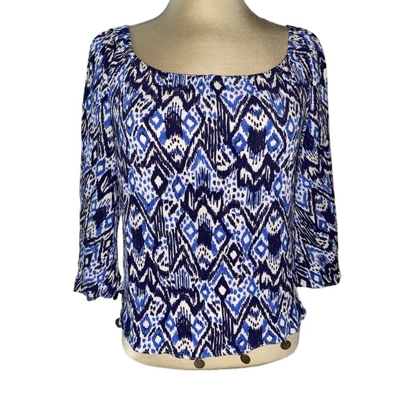 Lilly Pulitzer Tops - Lilly Pulitzer blouse wide neck 3/4” wide sleeves faux coins on edges Size Small